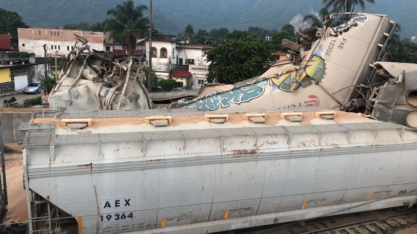 La empresa Grupo México Transporte dijo que el accidente fue provocado.