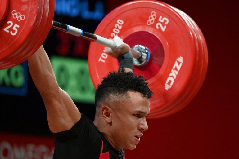 El atleta de Colombia levantó un total de 331 kilos, 151 en arranque y 180 en envión, quedando detrás de chino Chen Lijun, con 332 (145 y 187)