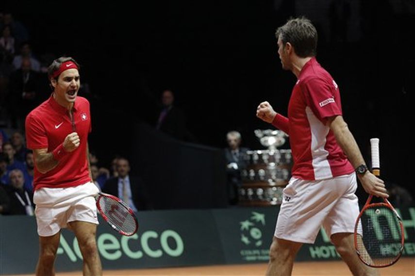 Federer y Wawrinka tuvieron un enfrentamiento una semana antes de la Copa Davis. (AP)