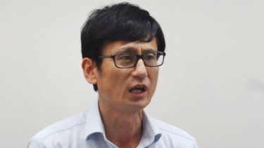 El secretario general de la Comisión Japonesa de Boxeo, Tsuyoshi Yasukochi, habla durante una conferencia de prensa en Tokio, el 12 de agosto de 2025.