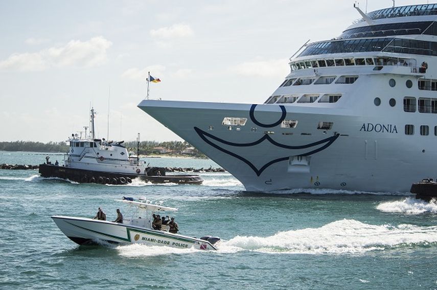 En horas de la tarde de este domingo, muchos dieron la despedida a la primera embarcación que retomará, después de cinco décadas, lo que antes de 1959 era una ruta habitual entre Miami y La Habana. (JJ BLANCO H)