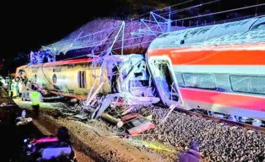 Un tren se descarriló e impactó contra otro cerca de Adamuz, al sur de España