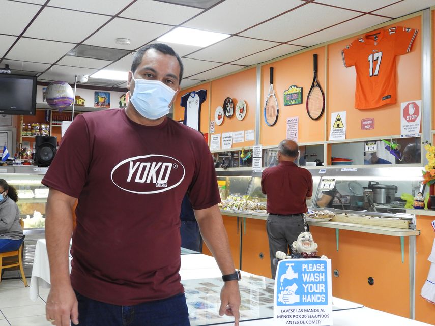 Jorge Herrera, propietario del restaurante de comida nicarag&uuml;ense &ldquo;Fritanga Coquito&rdquo;