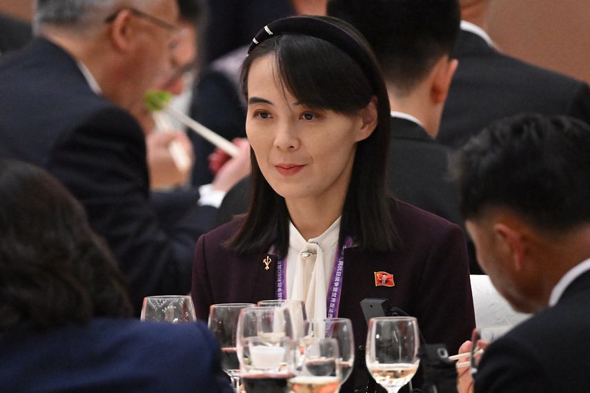 Kim Yo Jong, hermana del líder de Corea del Norte, Kim Jong Un, asiste a una recepción en el Gran Salón del Pueblo después de un desfile militar que conmemora el 80 aniversario de la victoria sobre Japón y el fin de la Segunda Guerra Mundial, en Beijing el 3 de septiembre de 2025.