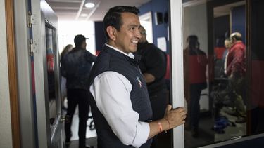 Wilson Florez, candidato del partido pol&iacute;tico Centro Democr&aacute;tico para la gobernatura de Cundinamarca llega a una estaci&oacute;n de radio para ser entrevistado en Bogot&aacute;, Colombia, el mi&eacute;rcoles 23 de octubre de 2019.&nbsp;