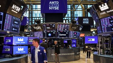 Un agente de la Bolsa de Nueva York en el piso de remate.