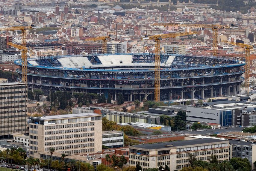 Fotografía tomada el 14 de noviembre de 2025 que muestra la construcción del nuevo estadio Camp Nou del FC Barcelona en Barcelona.