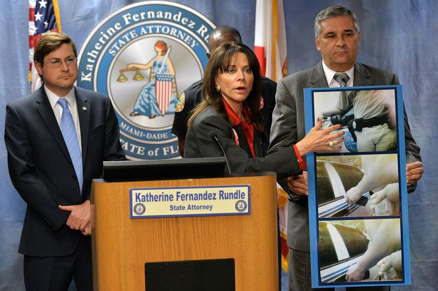 El oficial con siete años de carrera cuenta con arresto domiciliario y es monitoreado con dispositivo GPS