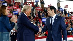 El recién electo presidente de EEUU, Donald Trump, durante un acto de campaña, junto con el senador republicano, Marco Rubio. 