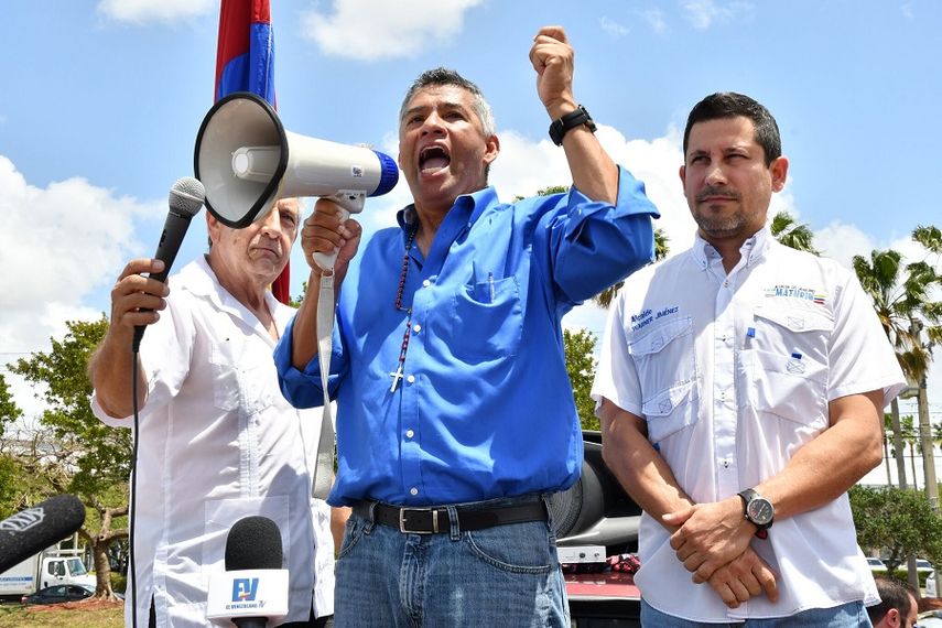 Manifestación No más dictadura en Doral.