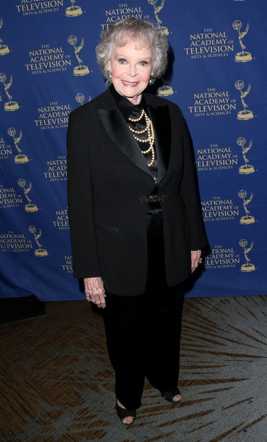 La actriz June Lockhart asiste a la Gala de los Premios Emmy de Artes Creativas Diurnas en el Hotel Westin Bonaventure el 20 de junio de 2014 en Los Ángeles, California.&nbsp;