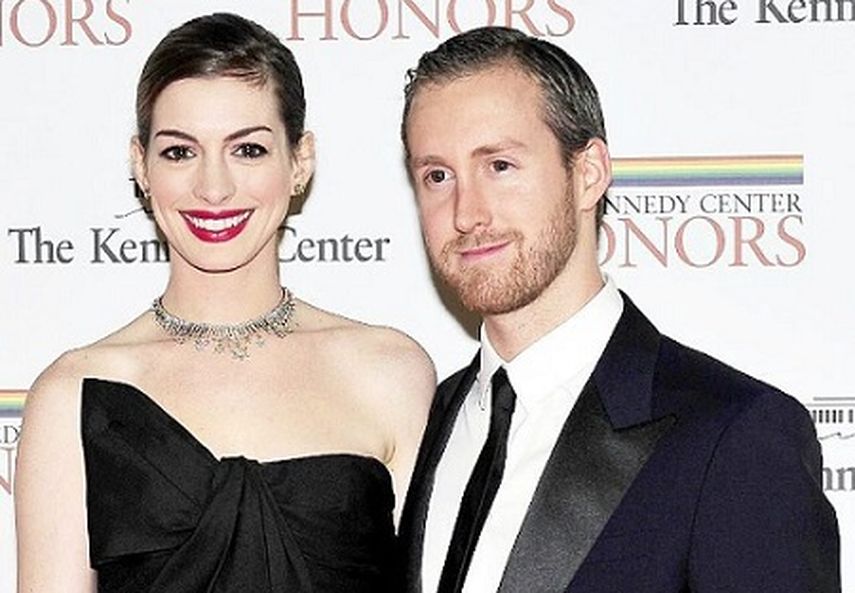 La actriz Anne Hathaway y su marido el productor Adam Shulman. (INSTAGRAM)
