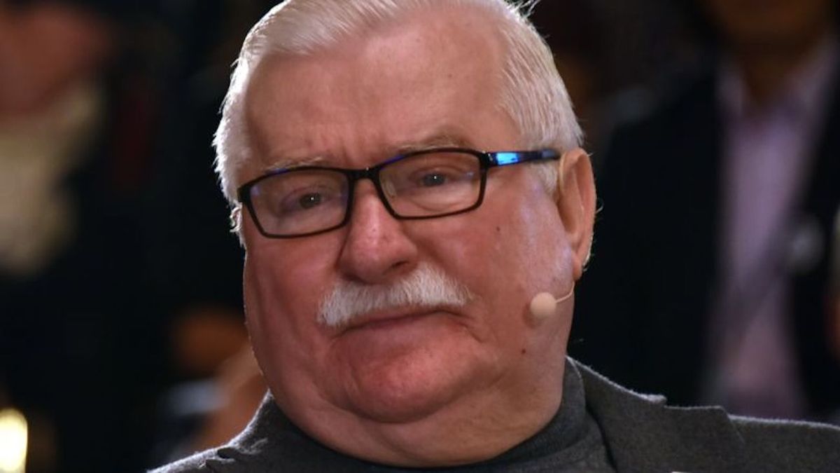 Prezydent Polski Lech Wałęsa przygotowuje przesłanie do Kubańczyków