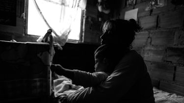 Mujeres en Colombia: De la guerra a la explotación sexual, un reportaje de Beatriz Valdés con fotos de Nathalia Angarita. 