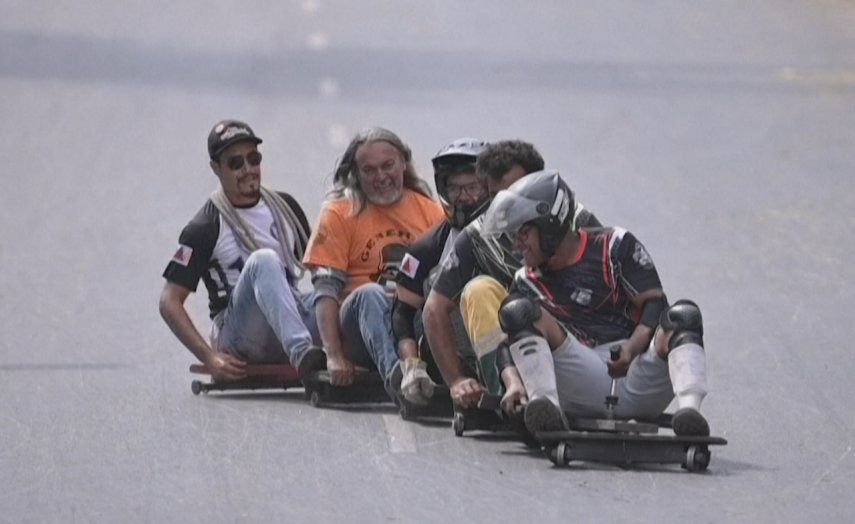 Diversión y mucha adrenalina vivieron el fin de semana familias enteras al montarse en carritos de rulemanes.&nbsp;