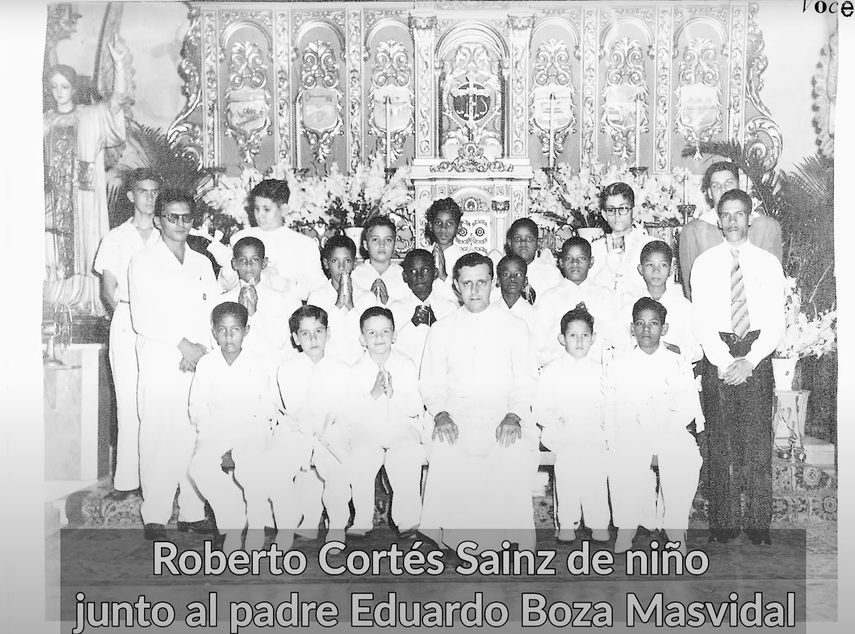 Cortés Sainz de niño junto al padre Eduardo Boza Masvidal.&nbsp;