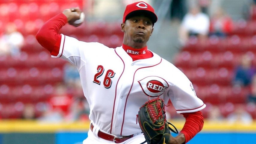 Raisel Iglesias lanzó dos buenas entradas por los Rojos, que terminaron cayendo ante los Orioles.