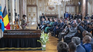 Juliana Lumumba, hija de Patrice Lumumba, habla durante una ceremonia en que fueron devueltos los restos de su padre a la familia, en el Palacio Egmont de Bruselas, el lunes 20 de junio de 2022. 
