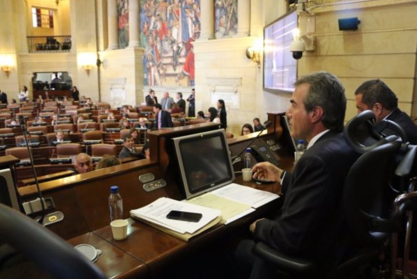 El refuerzo en inversión por 5.5 billones de pesos se logra al reducir gastos de funcionamiento y servicio a la deuda.