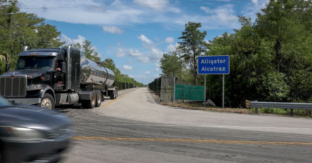 Demanda ambiental contra “Alligator Alcatraz” en riesgo por presunto error de jurisdicción