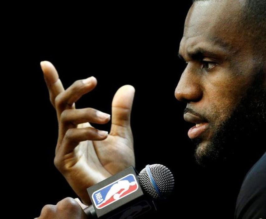 LeBron buscará en casa forzar el séptimo y decisivo ante los Warriors. (EFE)