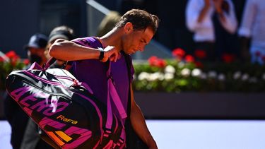 El español Rafael Nadal se marcha después de su partido de cuartos de final de individuales del torneo ATP Tour Madrid Open de tenis 2021 contra el alemán Alexander Zverev en la Caja Mágica de Madrid el 7 de mayo de 2021. &nbsp; &nbsp;