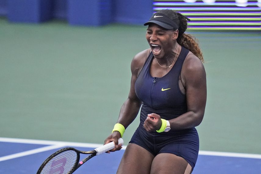 Serena Williams celebra un punto durante su partido contra la holandesa Arantxa Rus en la segunda ronda del Western & Southern Open, el lunes 24 de agosto de 2020, en Nueva York&nbsp;
