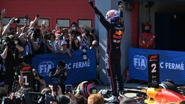 El holandés Max Verstappen, de Red Bull, celebra luego de ganar el Gran Premio de Emilia-Romaña, el 18 de mayo de 2025.