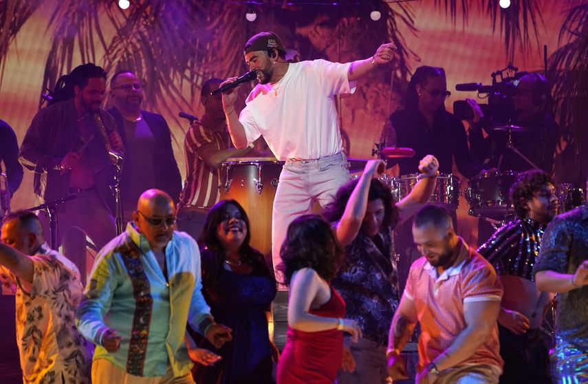 Bad Bunny durante su presentación en la 65 entrega del Grammy el domingo 5 de febrero de 2023, en Los Ángeles. La audiencia de la ceremonia se recupera de los años del COVID.