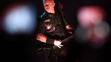 El vocalista de la banda estadounidense Metallica, James Hetfield, actúa en el festival de música&nbsp;Lollapalooza, en Santiago de Chile.&nbsp;