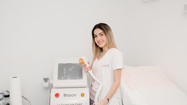 Fabiola Lucena debutó en el ámbito de la belleza siguiendo los pasos de su madre en Vizage Aesthetic Center.