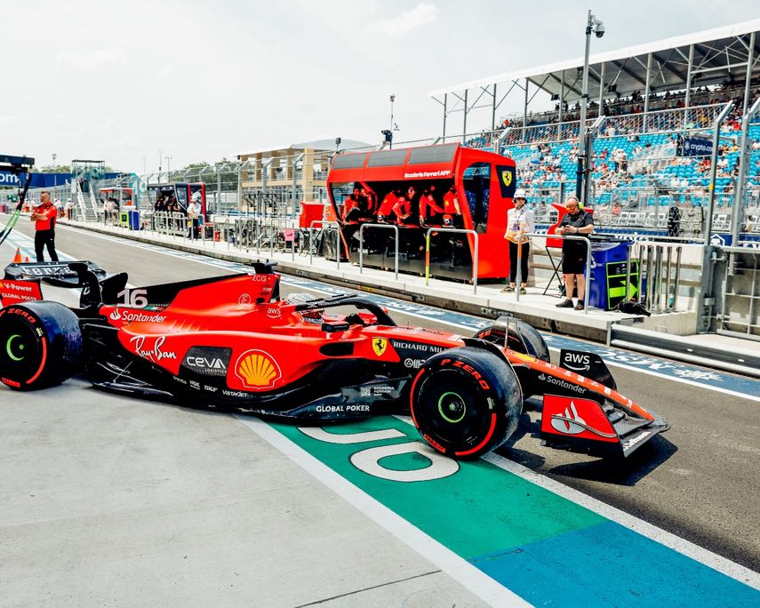 Unos de los bólidos de Ferrari, que será protagonista en el Hard Rock Stadium