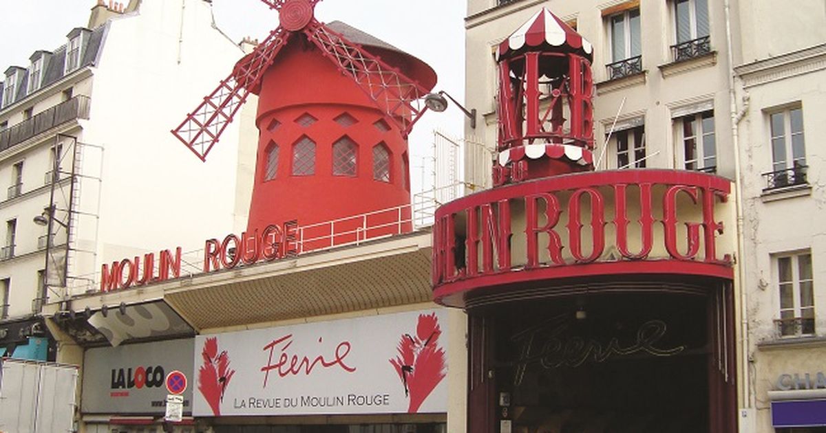 Espectáculo De Moulin Rouge Cancela Número Con Serpientes