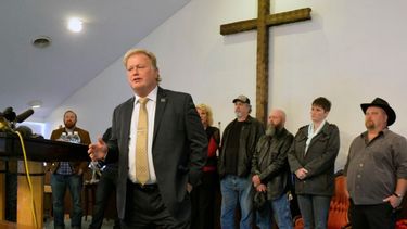 Antes de suicidarse, Johnson publicó un enigmático mensaje en su cuenta de Facebook en el que dijo que ya no podía controlar el trastorno por estrés postraumático que según él sufría desde los atentados del 11 de septiembre de 2001.