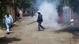  Personal del Ministerio de Salud de Nicaragua realiza labores de fumigación en un barrio en Managua (Nicaragua). El país fortalece desde este lunes, casa a casa, su lucha contra el mosquito aedes aegypti, transmisor del chikunguña y del dengue, que se
