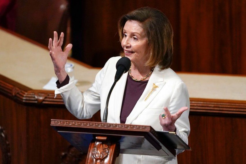 La presidenta de la Cámara de Representantes, la demócrata Nancy Pelosi, habla ante la cámara,Pelosi, que dejará de ser presidenta de la cámara cuando los republicanos tomen el control en enero, dijo que no aspirará una posición de liderazgo en el bloque demócrata. 
