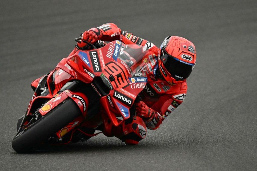 El piloto español de Ducati Lenovo, Marc Márquez, compite durante la sesión de clasificación del Gran Premio de Argentina de Moto GP en el circuito de Termas de Río Hondo en Santiago del Estero, Argentina, el 15 de marzo de 2025.  El piloto español de Ducati Lenovo, Marc Márquez, compite durante la sesión de clasificación del Gran Premio de Argentina de Moto GP en el circuito de Termas de Río Hondo en Santiago del Estero, Argentina, el 15 de marzo de 2025.