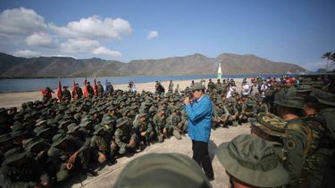 El dictador de&nbsp;Venezuela,&nbsp;Nicolás Maduro, se ha rodeado de nuevo este domingo de militares.