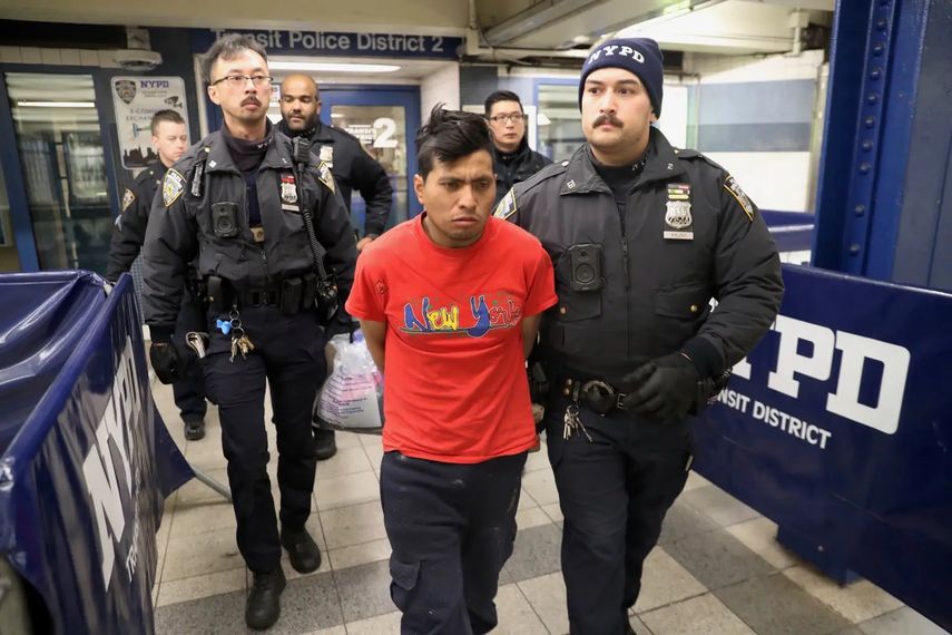 Sebastián Zapeta, un inmigrante indocumentado, fue detenido horas después por la policía por incendiar a una mujer en el metro de Nueva York.