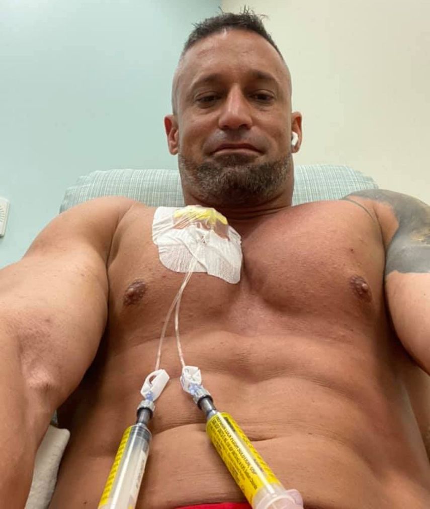 Mario durante una de sus sesiones de quimioterapia.&nbsp;