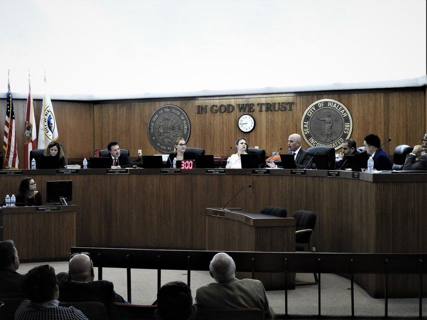 Reuni&oacute;n del Concejo de Hialeah el 26 de noviembre de 2019.