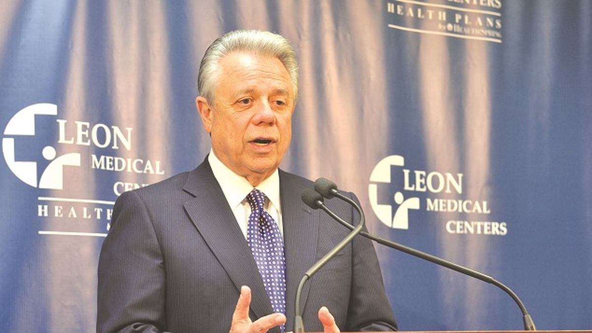 Who is the chief medical officer of Leon medical Center?