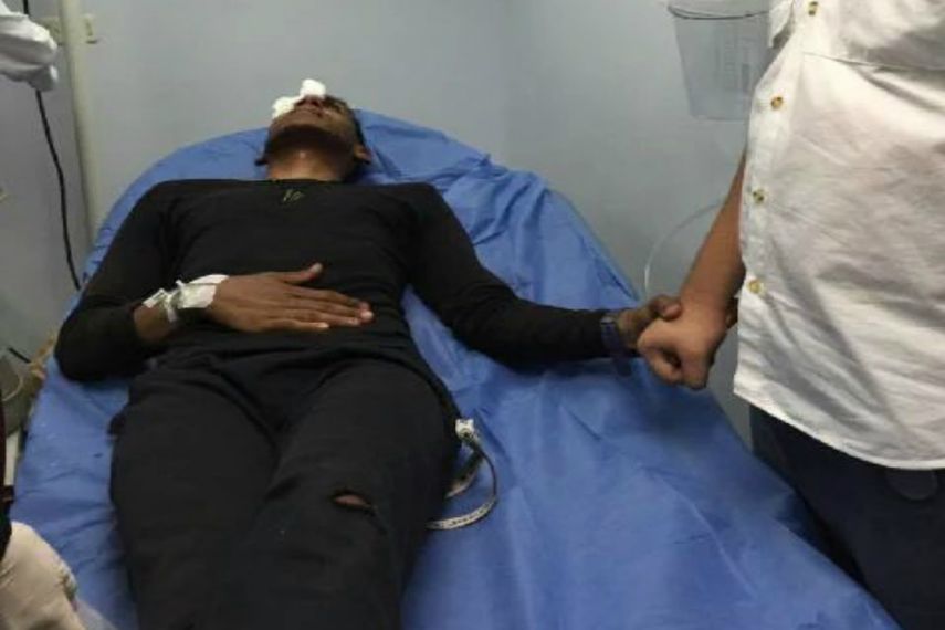 Erick Sánchez mientras recibia asistencia médica (TWITTER/@joseluistaly)