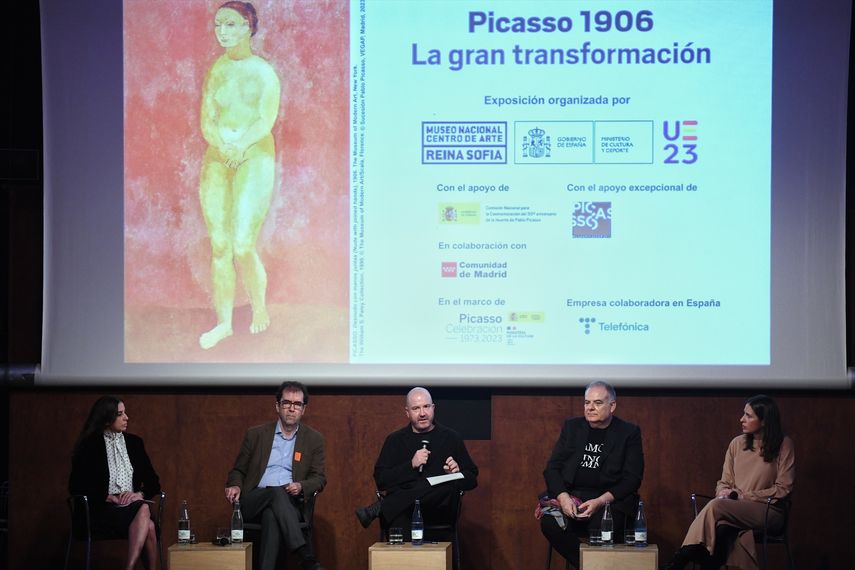 El director del Reina Sofía, Manuel Segade (centro), ofrece una rueda de prensa durante la presentación de la muestra Picasso 1906. La gran transformación.
