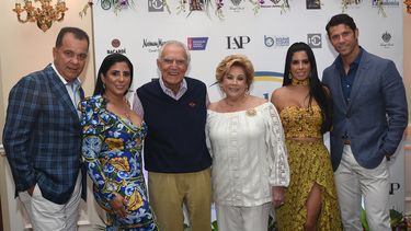 Jorge y Jenin Acevedo, junto a Gus y Lilian Machado, Jenisbel Acevedo y Michel Rodríguez.