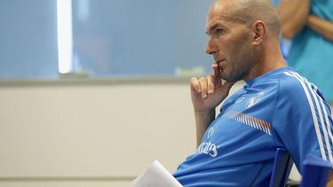 Zidane dice no tener prisa por tomar las riendas de la selección de su país. (EFE)