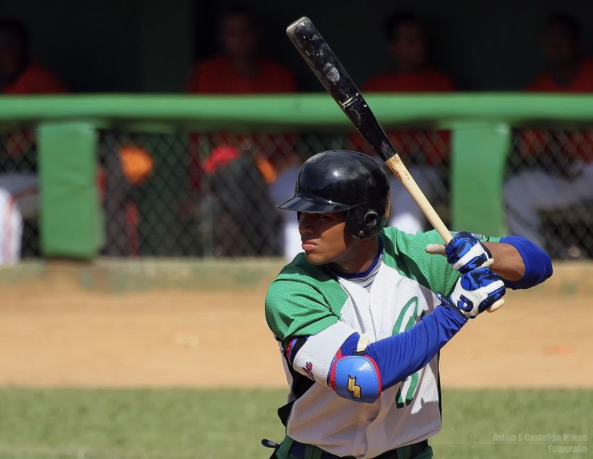 Yoan Moncada y Héctor Olivera pudieran firmar muy pronto