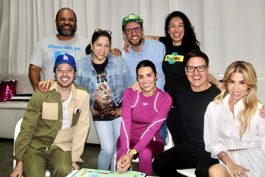 Los actores Aly Sánchez, William Valdez, Raúl González, Roxana García, Karlos Anzalotta, Danly Arango, Juan Bautista Espinoza y Bianka González en un ensayo de la obra 
