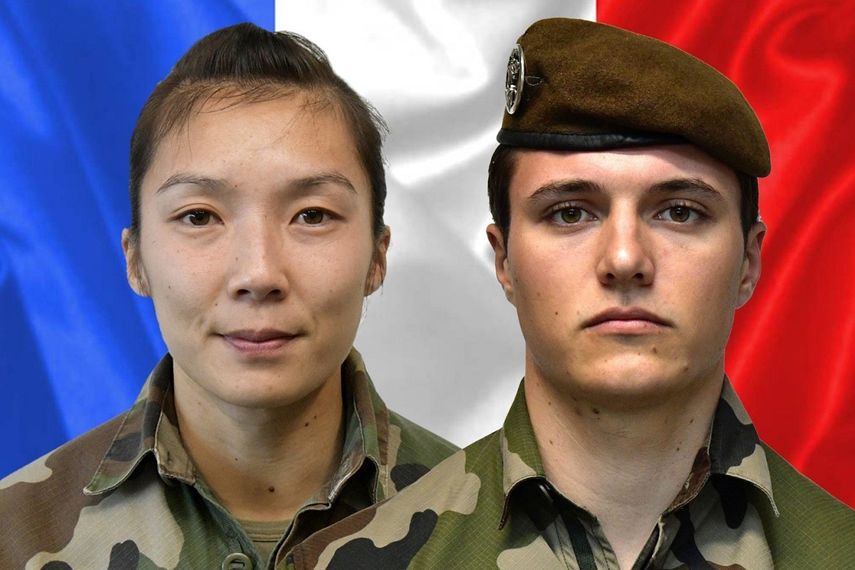 Una combinación publicada el 3 de enero de 2021 por la oficina de prensa del ejército francés (Sirpa) muestra a la sargento Yvonne Huynh (izq.) Y al brigadier Loic Risser, los dos soldados franceses muertos por un artefacto explosivo improvisado en el noreste de Mali el 3 de enero de 2021.&nbsp;&nbsp;