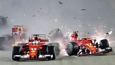 Hamilton aprovechó el accidente en la primara curva entre Sebastian Vettel, Kimi Raikkonen y Max Verstappen. 